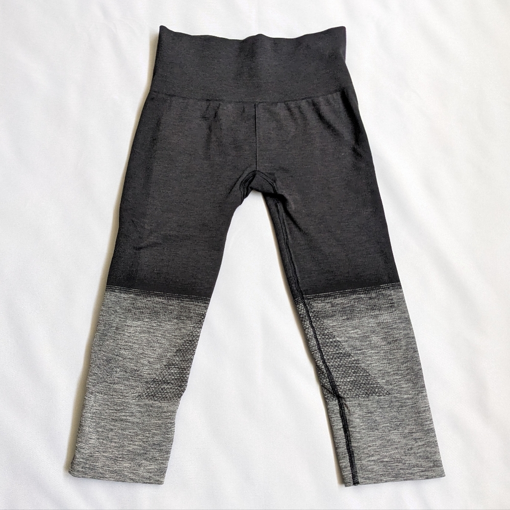 Lululemon Seamlessly Street Crop size 4